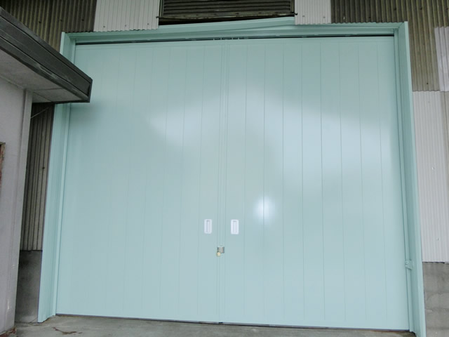 倉庫のハンガードア取替工事　施工事例　名古屋市港区